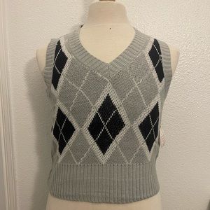 Grey, black and white vest. Brand new. Tags still attached. Size XL
